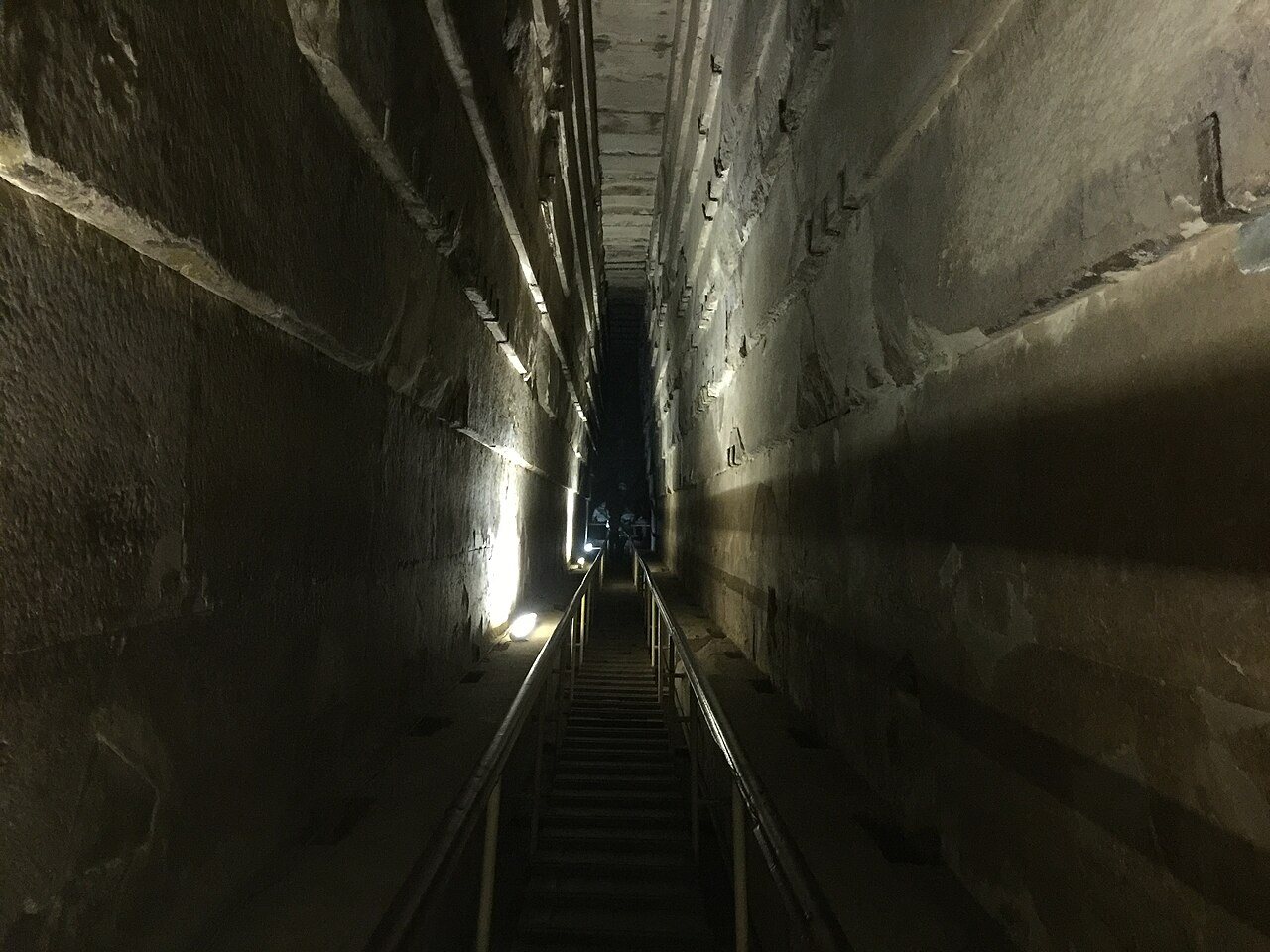La Grande Galerie de Khéops, passage ascendant dans la pierre.