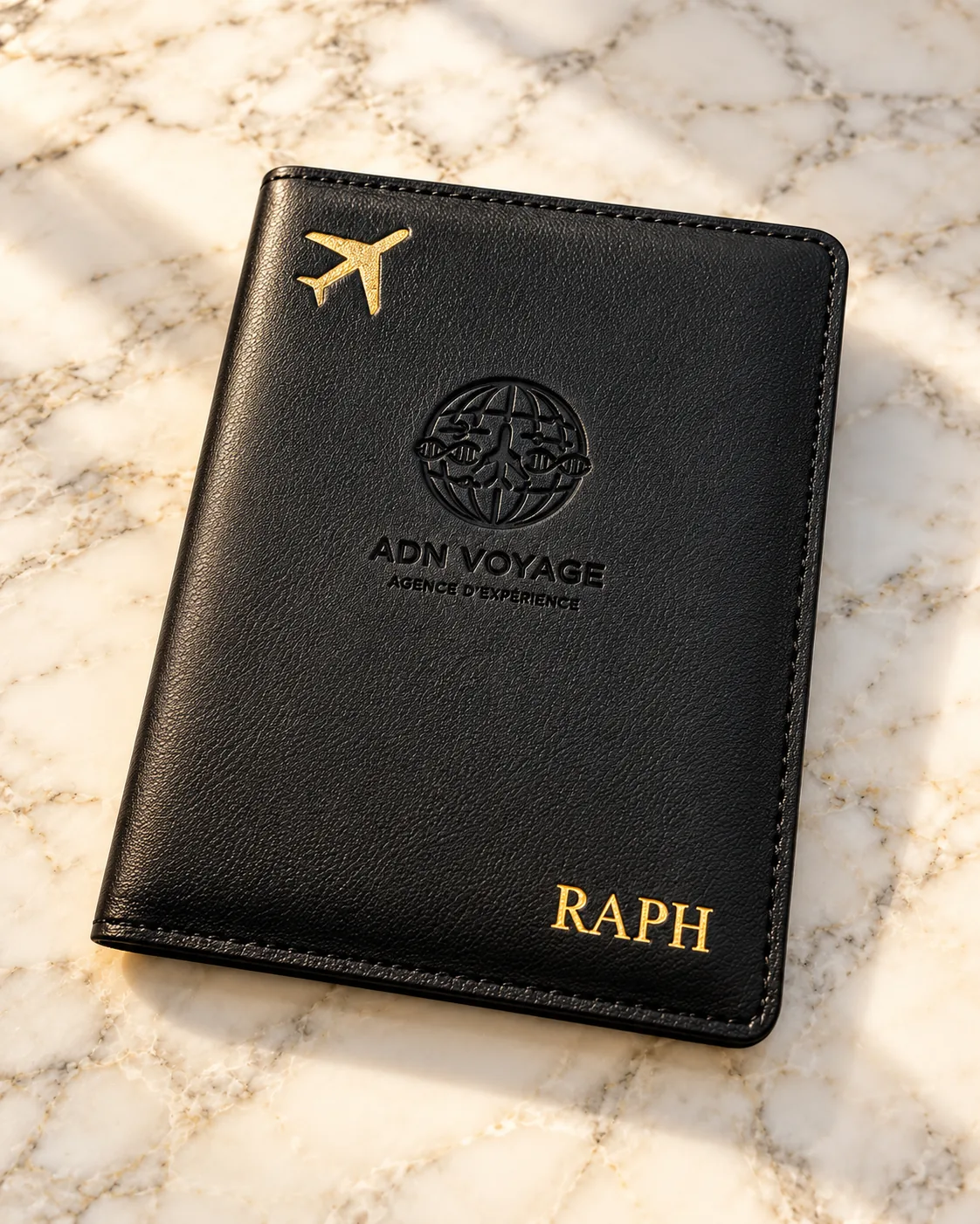Passeport personnalisé ADN Voyage pour Raphaël