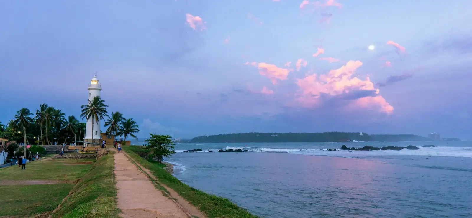 Phare et remparts de Galle au crépuscule