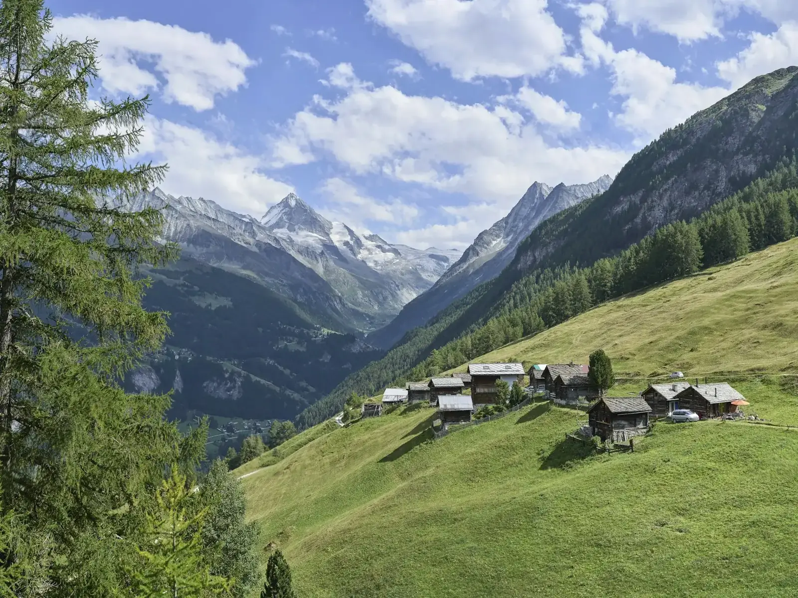 Alpage d'Arbey accroché à la pente, Val d'Hérens